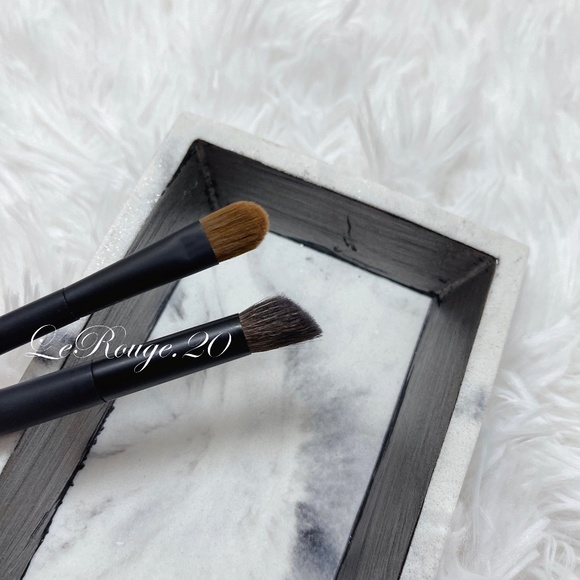 Nars mini 43 + 49 eyeshadow brush - Picture 2 of 5